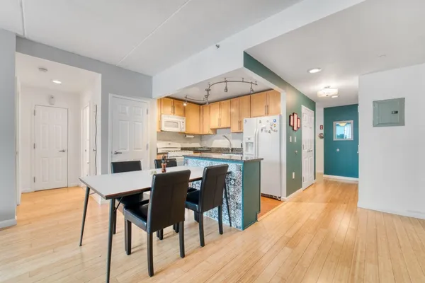 $495,000 | 837 Washington Avenue, Unit 5L | Melrose