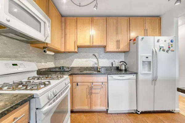 $495,000 | 837 Washington Avenue, Unit 5L | Melrose