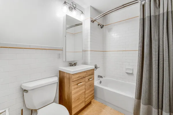 $495,000 | 837 Washington Avenue, Unit 5L | Melrose