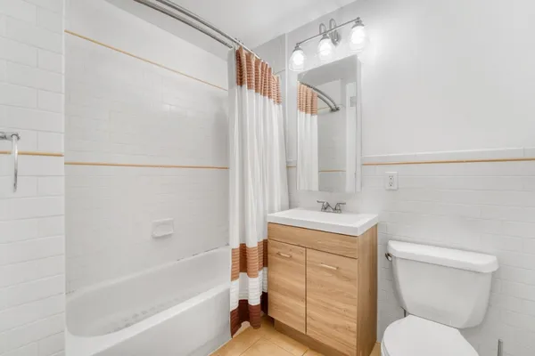 $495,000 | 837 Washington Avenue, Unit 5L | Melrose