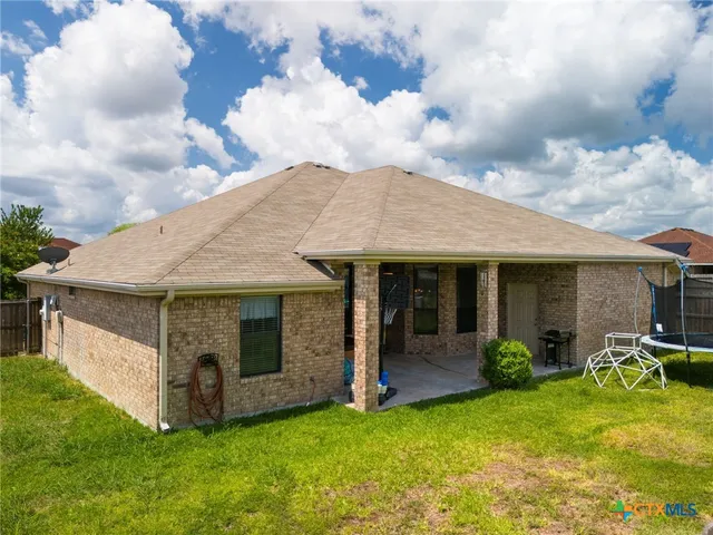 a view of a house with backyard porch and garden