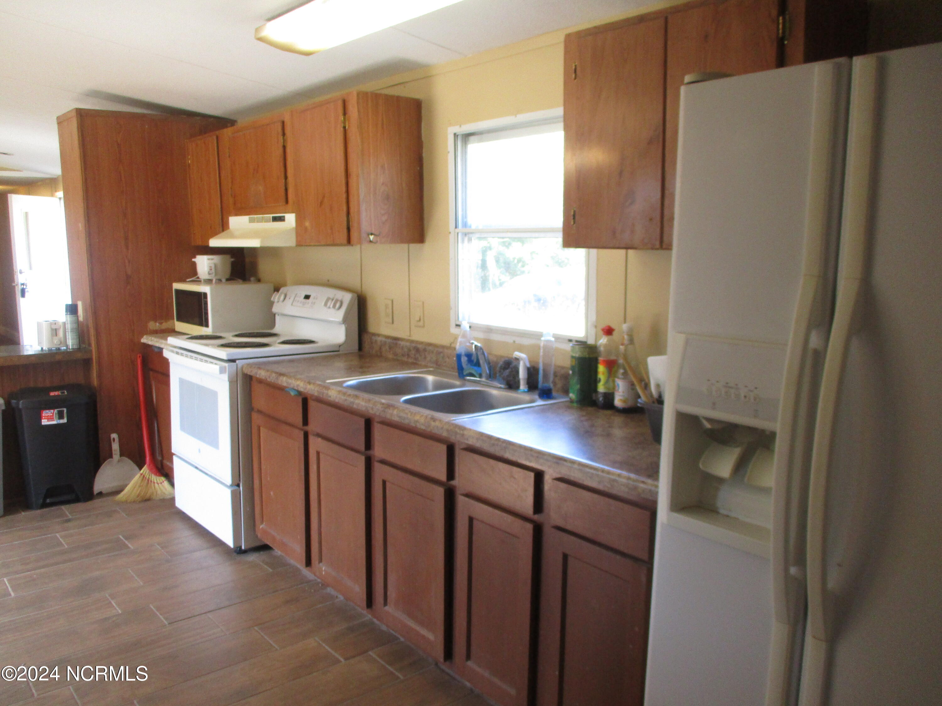 6567 Crestline Road Laurinburg, NC 28352 - Photo 2 of 13 Kitchen