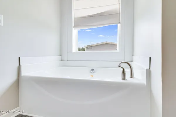 $244,900 | 155 Oak Manor Road, Rayne, LA 70578