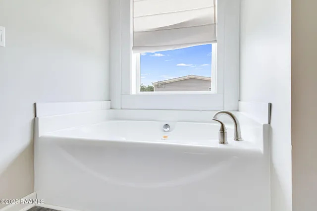 $244,900 | 155 Oak Manor Road, Rayne, LA 70578