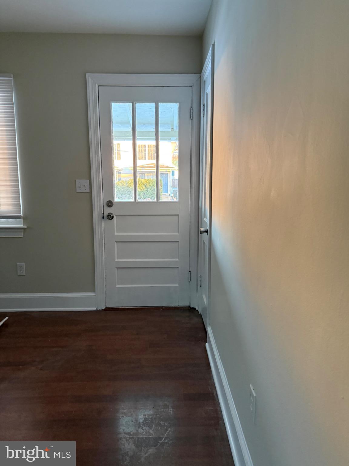 306 North Kelly Street Culpeper, VA 22701 - Photo 3 of 9 Welcoming entryway with natural light.