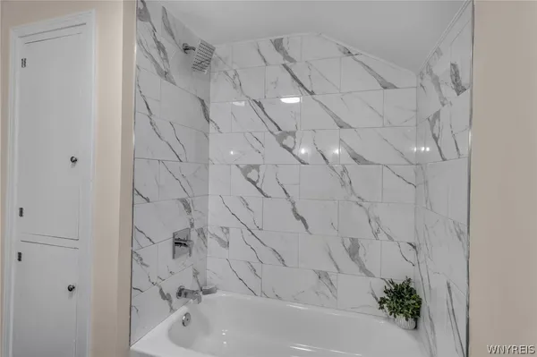 $285,000 | 282 Hampton Parkway, Tonawanda, NY 14217