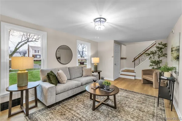 $285,000 | 282 Hampton Parkway, Tonawanda, NY 14217