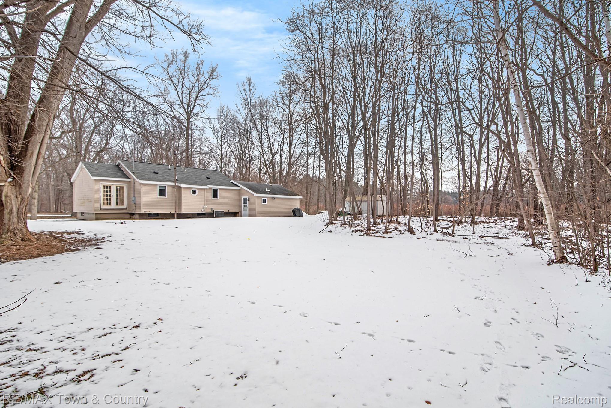 1283 West Lake Road Clio, MI 48420 - Photo 19 of 19 DSC_6704.jpg