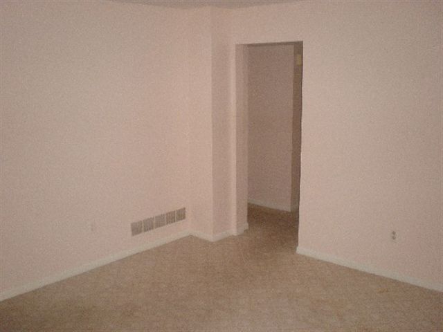 1940 River Road, Unit 9 St. Clair, MI 48079 - Photo 4 of 10 31088854-3.JPG