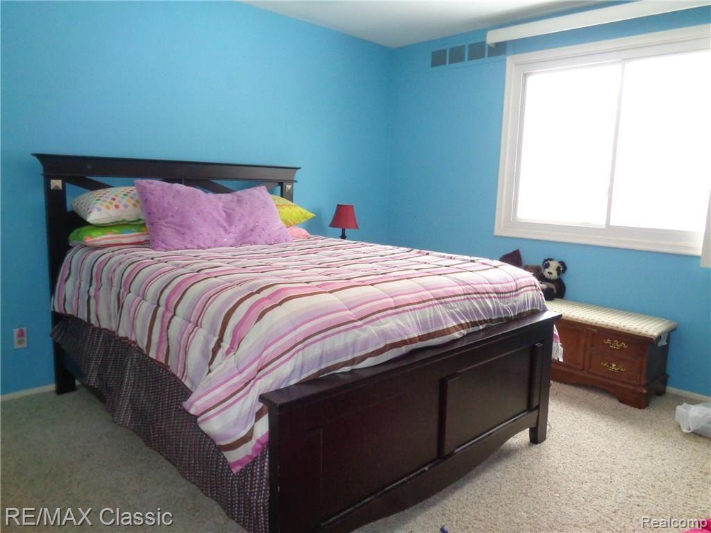 35235 Spring Hill Road Farmington, MI 48331 - Photo 21 of 28 DSC01439.JPG