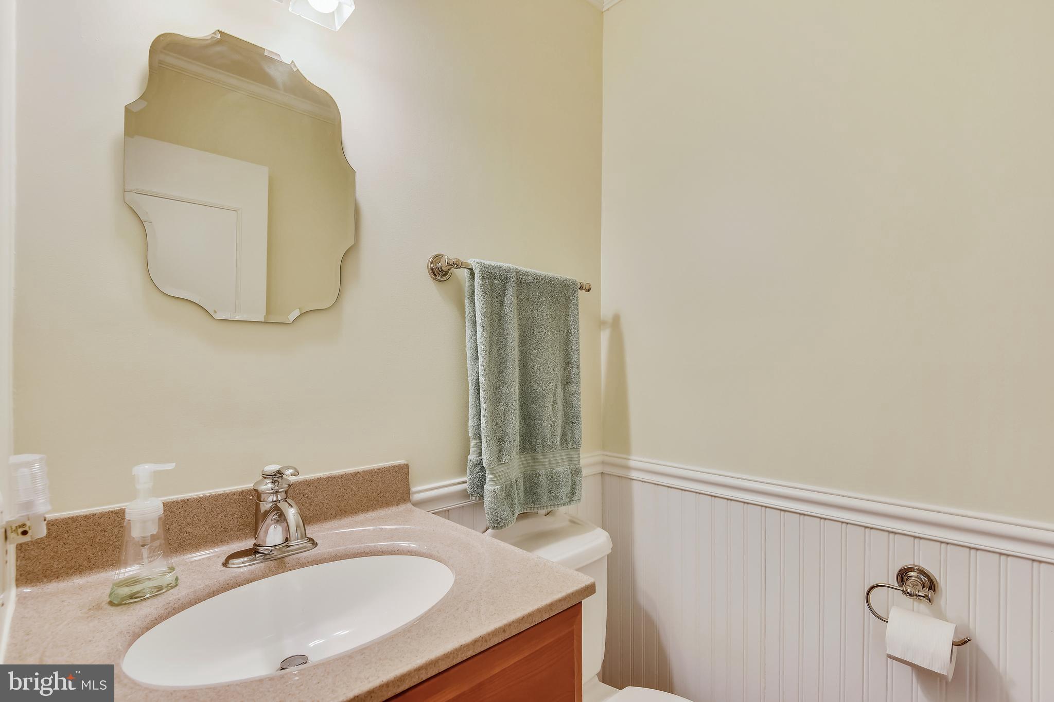 8523 Forrester Boulevard Springfield, VA 22152 - Photo 9 of 36 Gallery Image 9