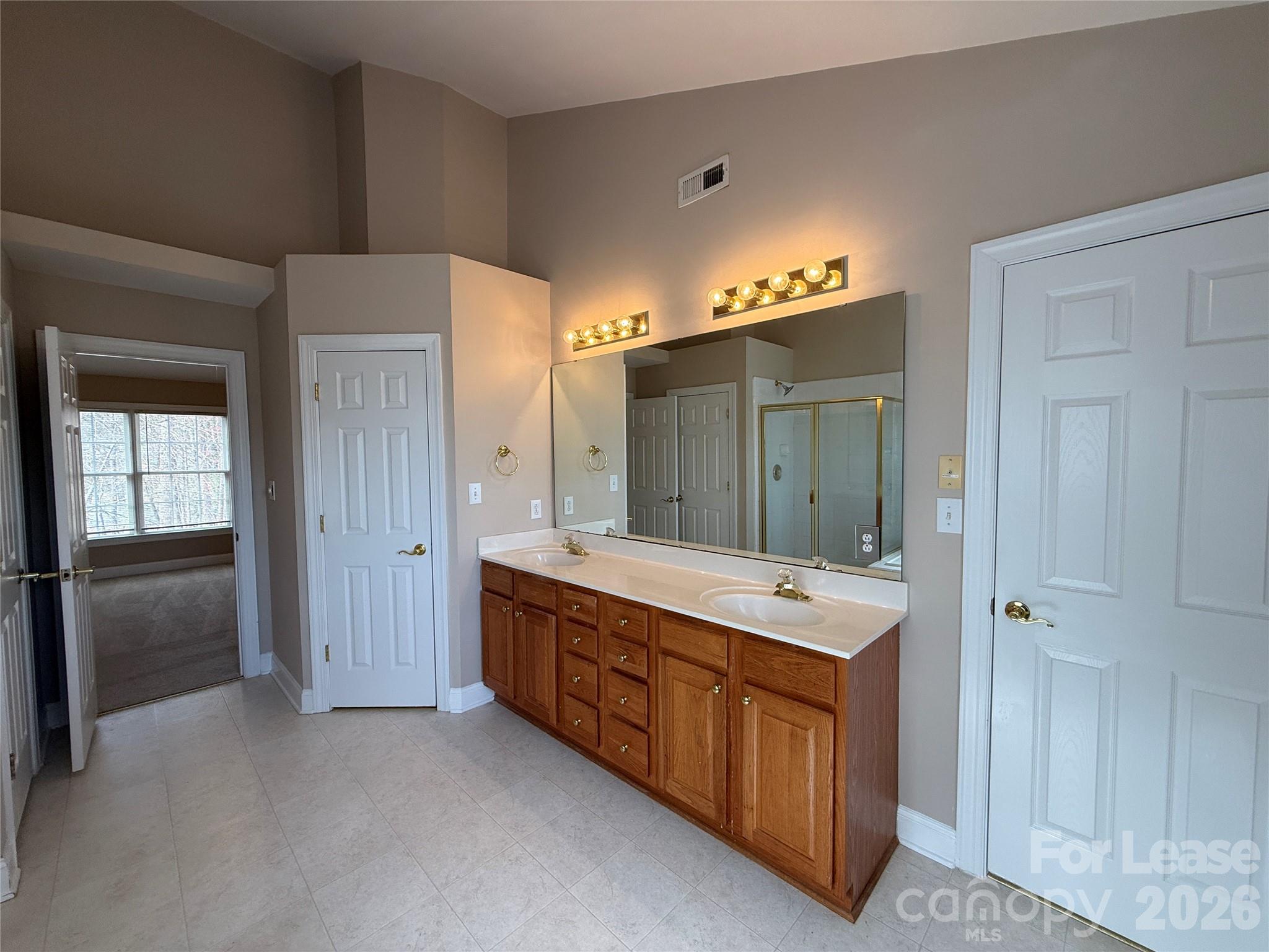 3993 Lake Shore Road South Denver, NC 28037 - Photo 25 of 39 a bathroom with a tub a sink and a mirror