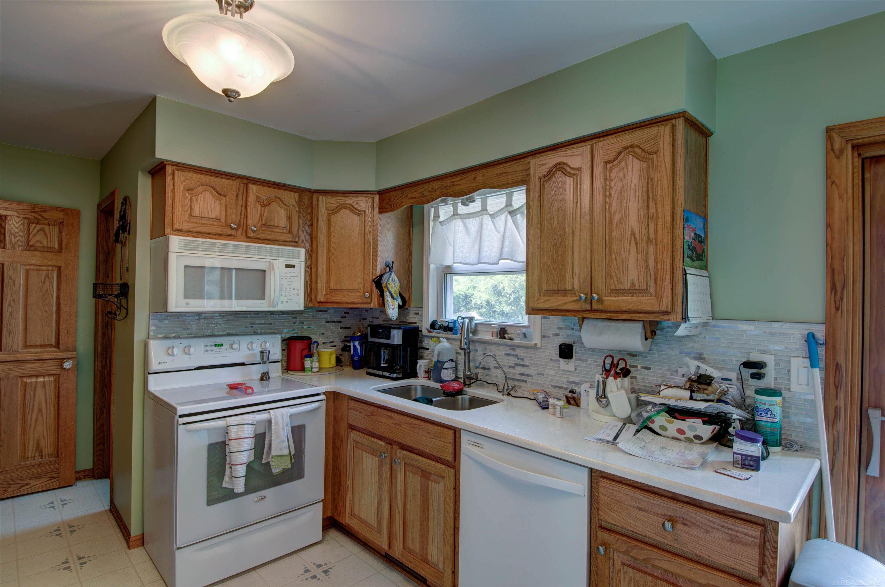 3125 South Fenton Road Holly, MI 48442 - Photo 29 of 34 50114821-28.JPG