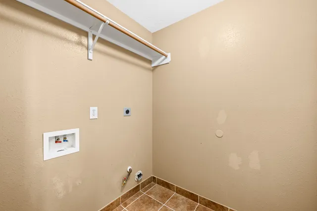 a view of utility room