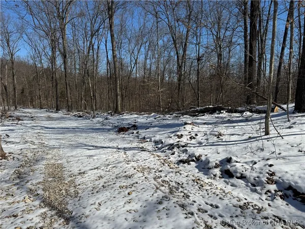 $274,900 | 4 In-237, English, IN 47118