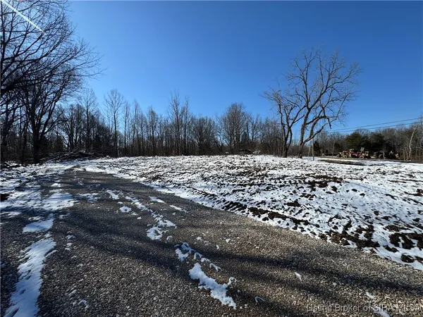 $274,900 | 4 In-237, English, IN 47118