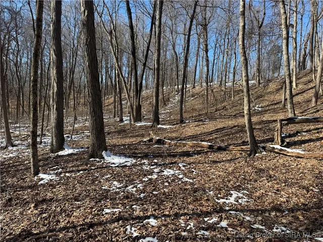 $312,900 | 4 In-237, English, IN 47118