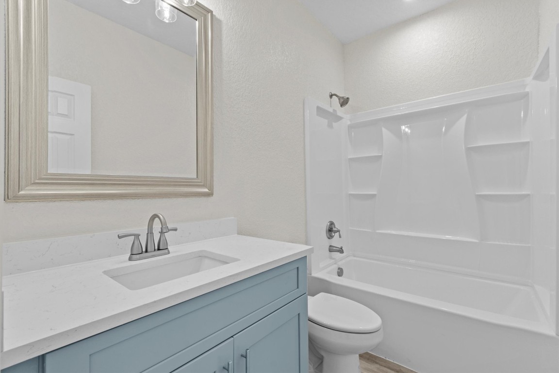 408 Griffin Street Luling, TX 78648 - Photo 16 of 33 a bathroom with a sink a toilet and a bathtub