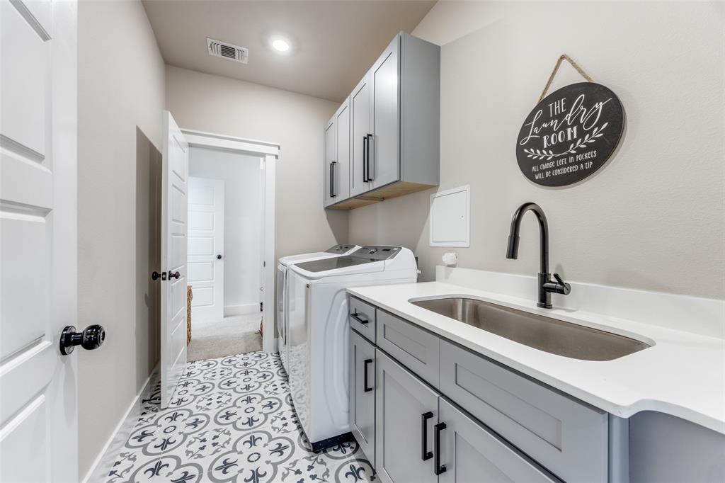 9425 Dripping Springs Road Denison, TX 75021 - Photo 13 of 39 a bathroom with a sink and a mirror
