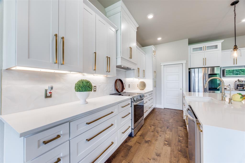 9425 Dripping Springs Road Denison, TX 75021 - Photo 5 of 39 a spacious bathroom with a double vanity sink and a mirror