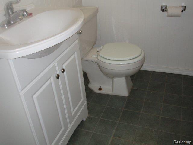 3221 Wakefield Road Berkley, MI 48072 - Photo 8 of 19 Updated Bath