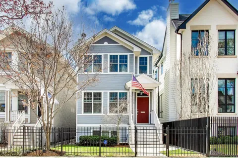 2720 North Magnolia Avenue, Chicago, IL 60614