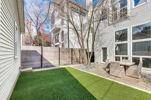 2720 North Magnolia Avenue, Chicago, IL 60614