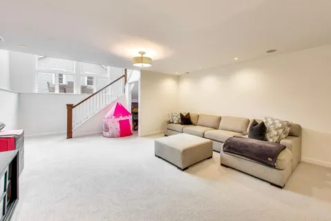 2720 North Magnolia Avenue, Chicago, IL 60614