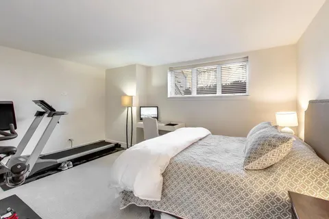 2720 North Magnolia Avenue, Chicago, IL 60614