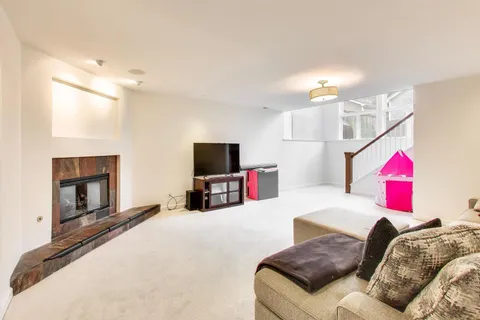 2720 North Magnolia Avenue, Chicago, IL 60614