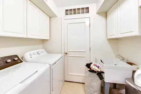 2720 North Magnolia Avenue, Chicago, IL 60614