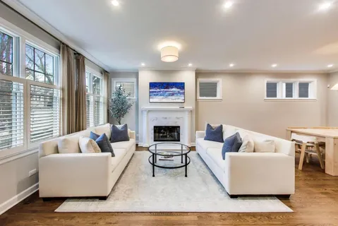 2720 North Magnolia Avenue, Chicago, IL 60614