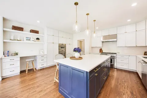 2720 North Magnolia Avenue, Chicago, IL 60614