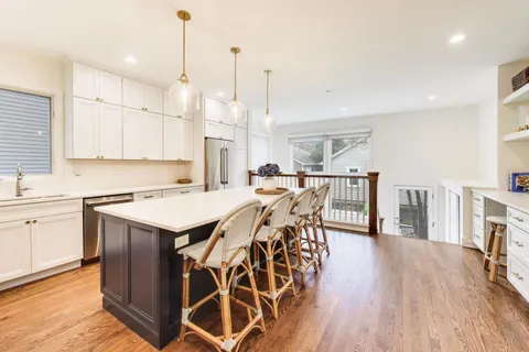 2720 North Magnolia Avenue, Chicago, IL 60614
