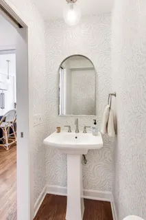 2720 North Magnolia Avenue, Chicago, IL 60614