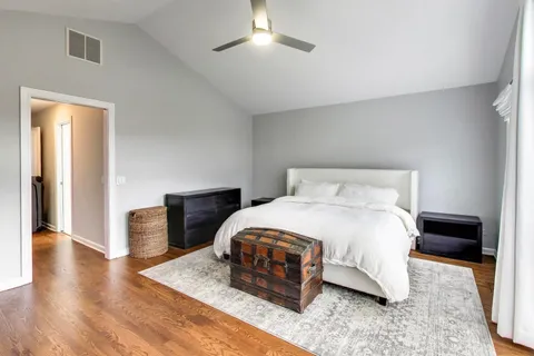 2720 North Magnolia Avenue, Chicago, IL 60614