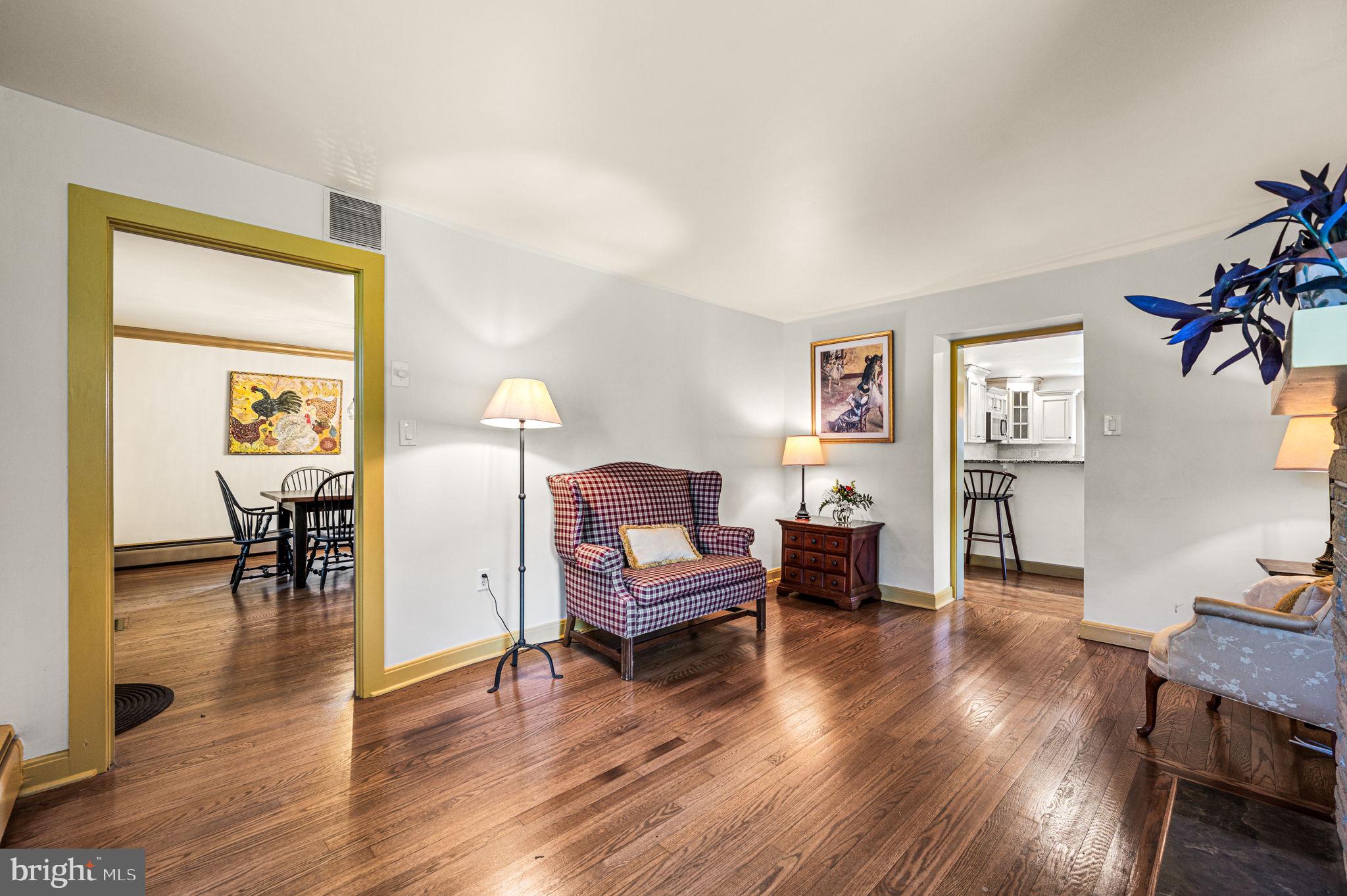 466 Old Schuylkill Road Pottstown, PA 19465 - Photo 12 of 44 Living room