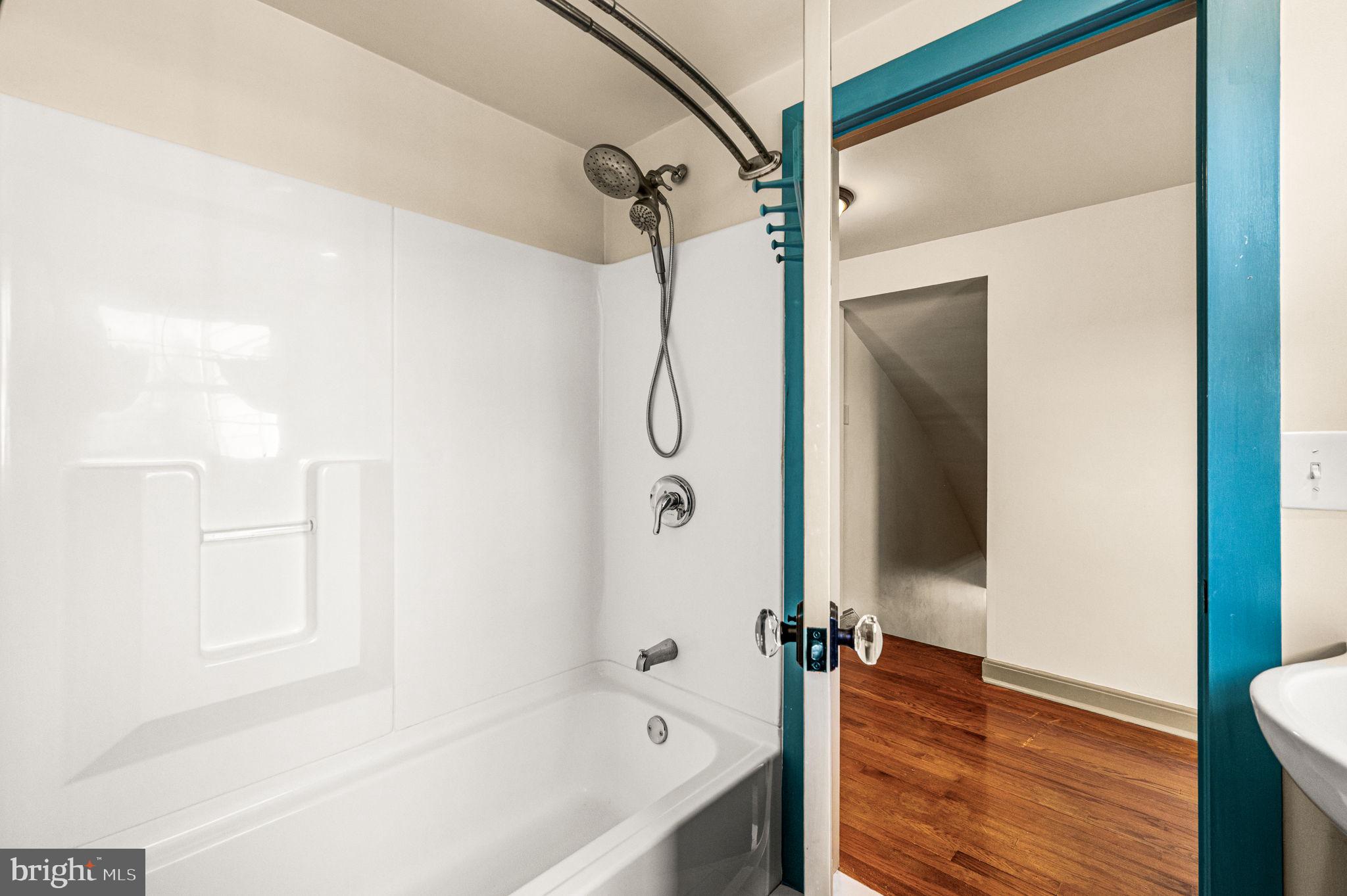 466 Old Schuylkill Road Pottstown, PA 19465 - Photo 22 of 44 2nd floor hall bath