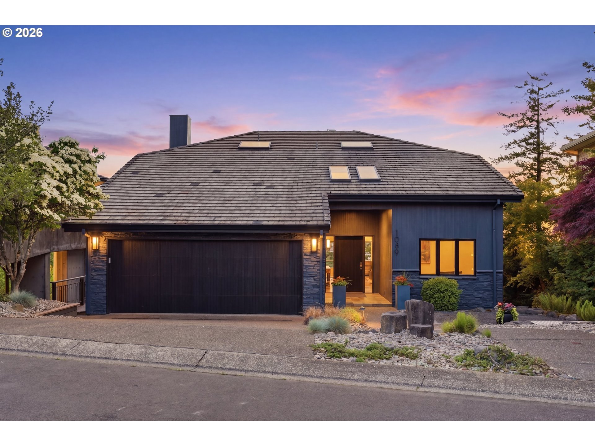 1089 Southwest Summit View Drive Portland, OR 97225 - Photo 2 of 44