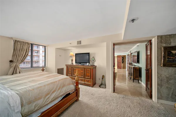 $2,900 | 3525 Sage Road, Unit 1512, Houston, TX 77056