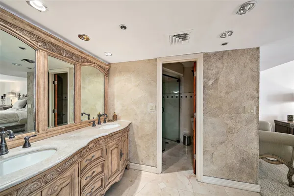 $2,900 | 3525 Sage Road, Unit 1512, Houston, TX 77056