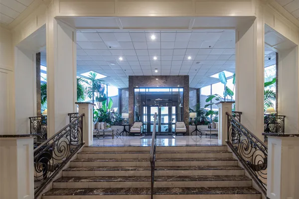 $2,900 | 3525 Sage Road, Unit 1512, Houston, TX 77056