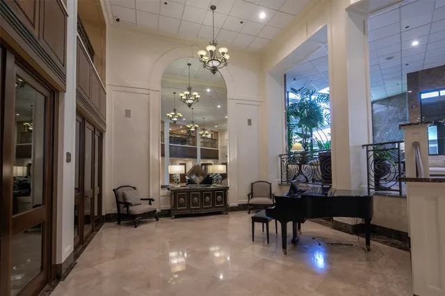 $2,900 | 3525 Sage Road, Unit 1512, Houston, TX 77056