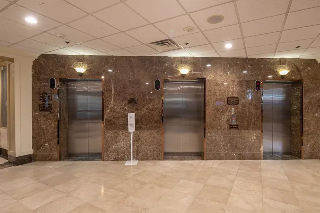 $2,900 | 3525 Sage Road, Unit 1512, Houston, TX 77056