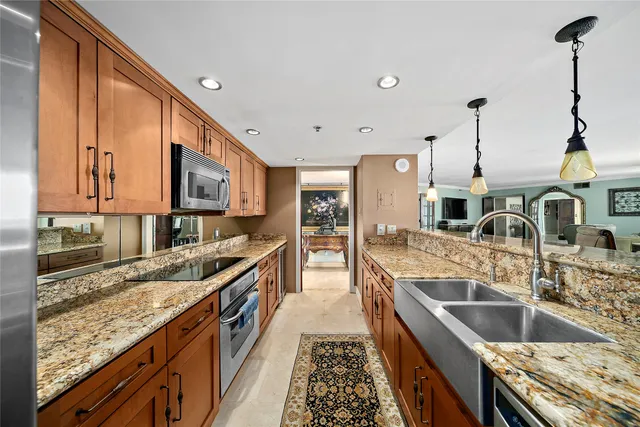 $2,900 | 3525 Sage Road, Unit 1512, Houston, TX 77056