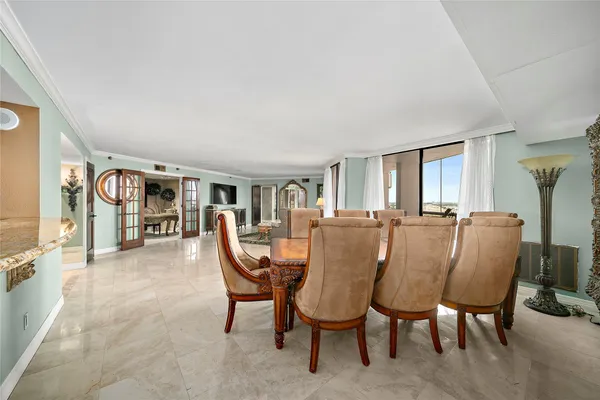 $2,900 | 3525 Sage Road, Unit 1512, Houston, TX 77056