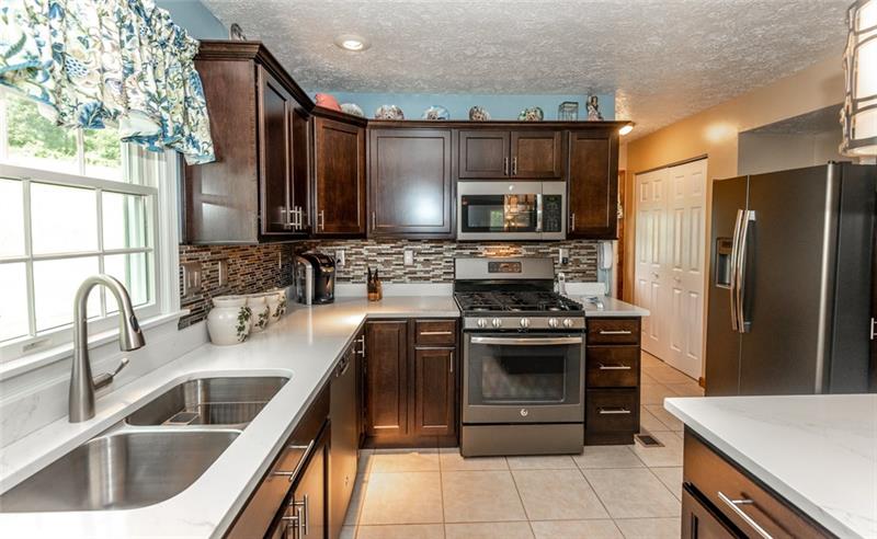 555 Hanlin Station Road Burgettstown, PA 15021 - Photo 9 of 25