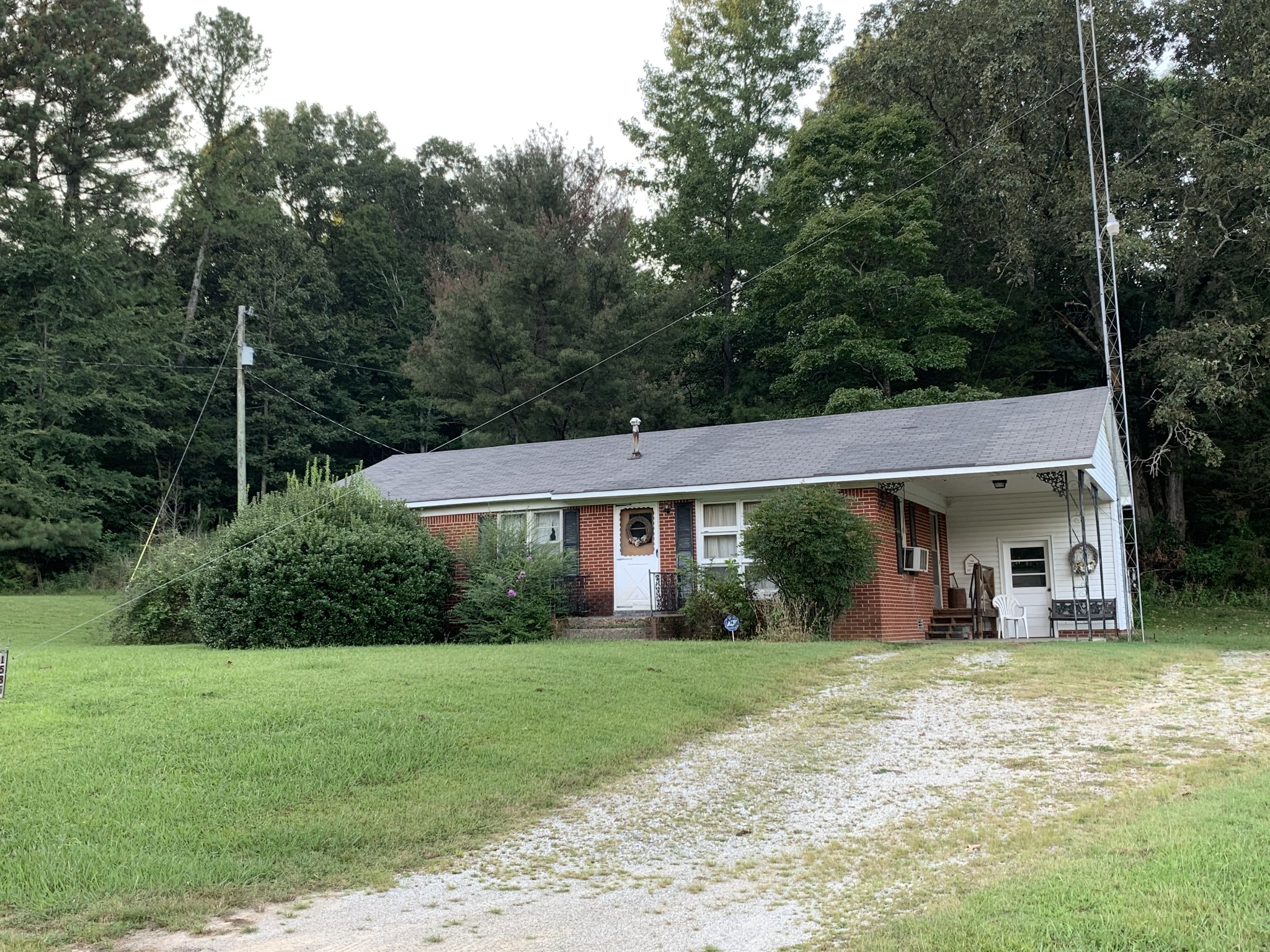 a view of a house with yard and tree s