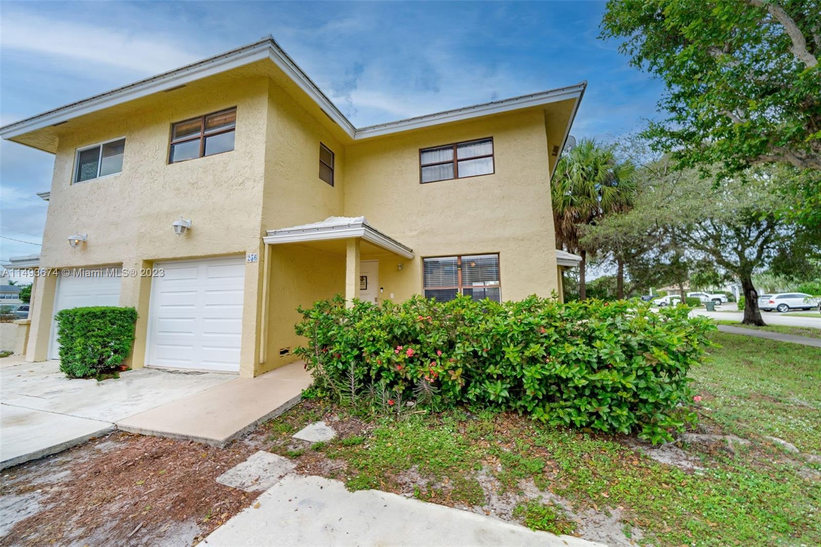 256 Southwest 6th Street, Unit 6 Boca Raton, FL 33432 - Photo 3 of 39 a front view of a house with garden