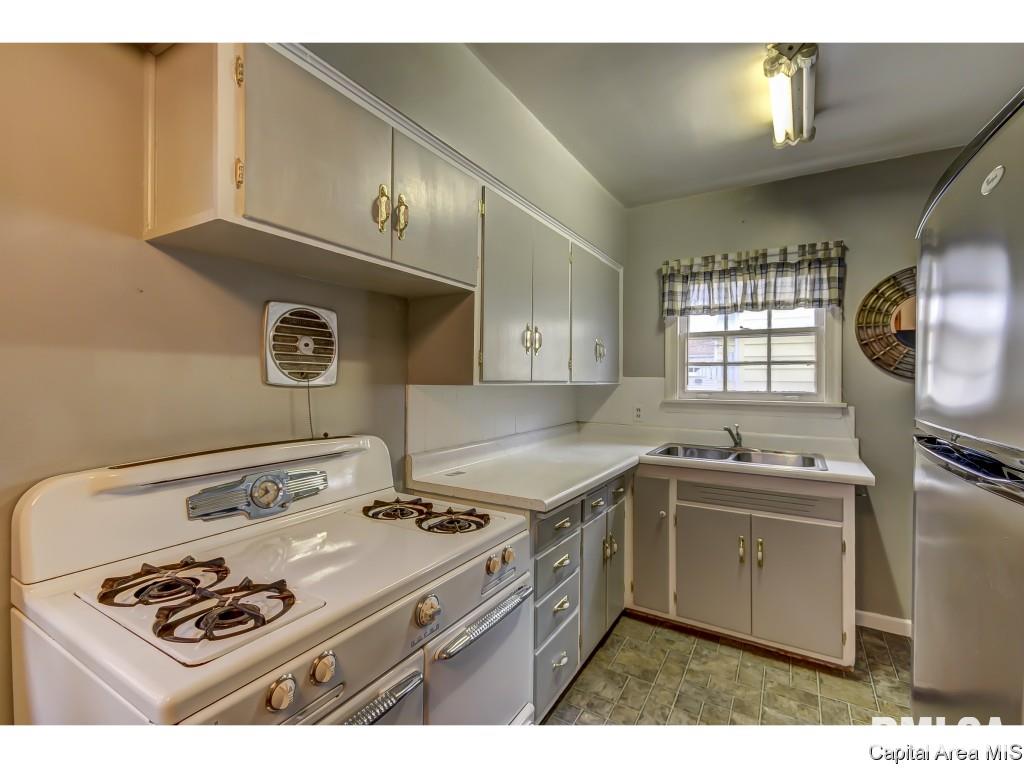 2040 Marland Street Springfield, IL 62702 - Photo 13 of 36